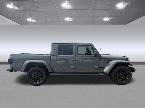 Used 2023 Jeep Gladiator Overland AWD/4WD image 4