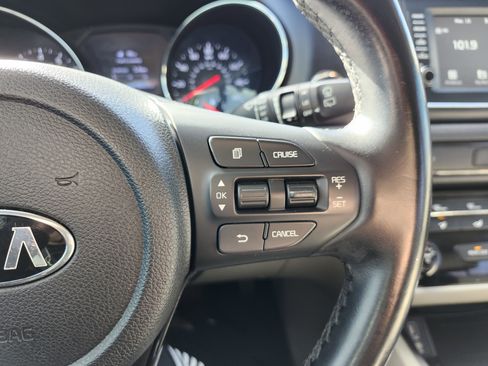 Used 2019 Kia Sedona EX image 32