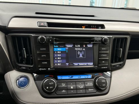 Used 2017 Toyota RAV4 XLE AWD/4WD image 32