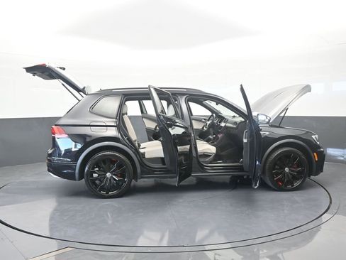 Used 2020 Volkswagen Tiguan SE R-Line image 79