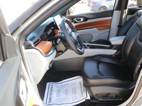 Used 2024 Jeep Compass Limited AWD/4WD image 13