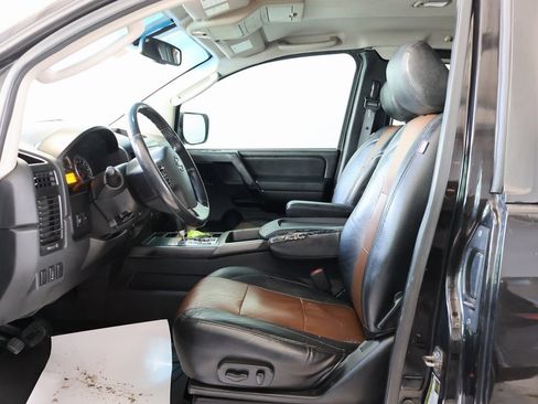 Used 2010 Nissan Titan SE w/ SE Value Truck Pkg image 11