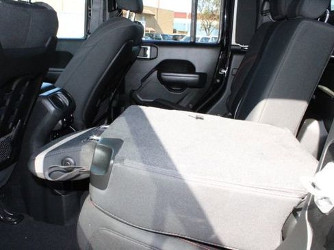 Used 2022 Jeep Gladiator Rubicon w/ Cold Weather Group AWD/4WD image 51