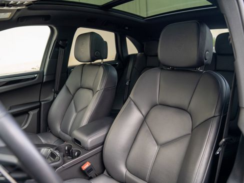 Used 2025 Porsche Macan image 5
