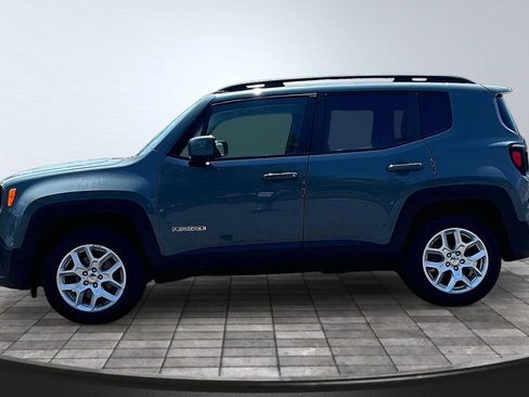 Used 2016 Jeep Renegade Latitude w/ Cold Weather Group AWD/4WD image 4