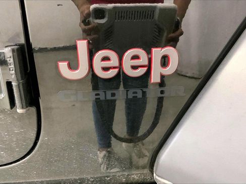Used 2020 Jeep Gladiator Rubicon image 9