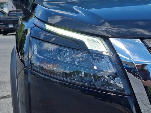 Used 2025 Nissan Pathfinder SV AWD/4WD image 9