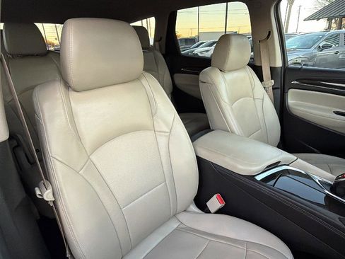 Used 2021 Buick Enclave Essence image 40