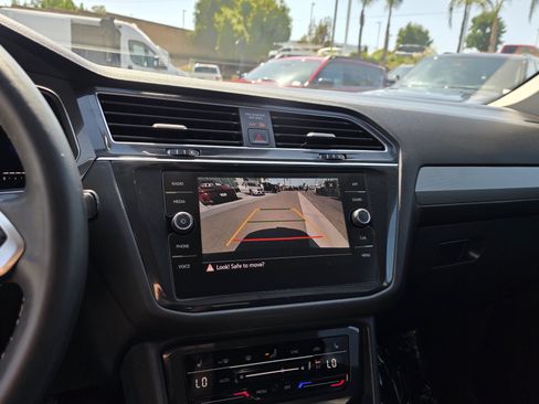 Used 2022 Volkswagen Tiguan SE FWD image 17