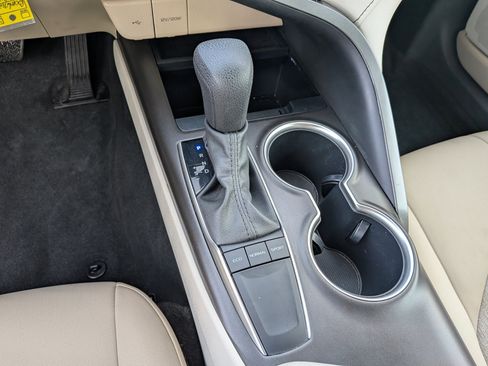 Used 2022 Toyota Camry LE image 25