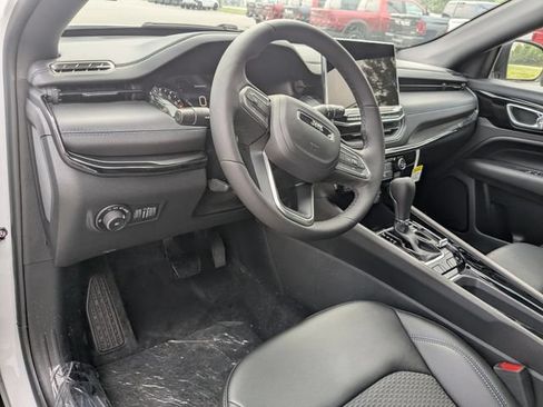 New 2026 Jeep Compass Latitude AWD/4WD image 18