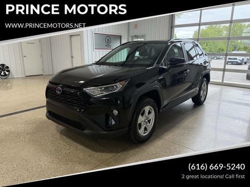 Used 2021 Toyota RAV4 XLE w/ Convenience Package AWD/4WD image 1