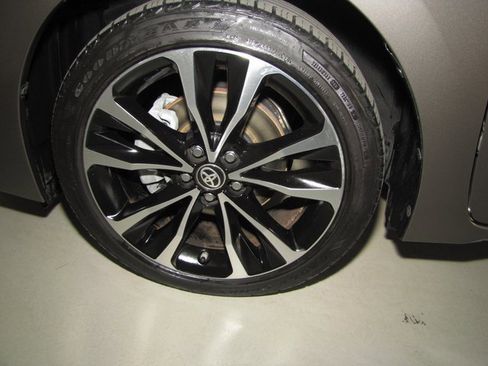 Used 2017 Toyota Corolla XSE image 27