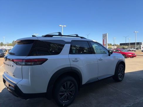 New 2026 Nissan Pathfinder SV image 4