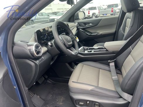 New 2026 Chevrolet Equinox LT w/ Convenience Package II AWD/4WD image 4
