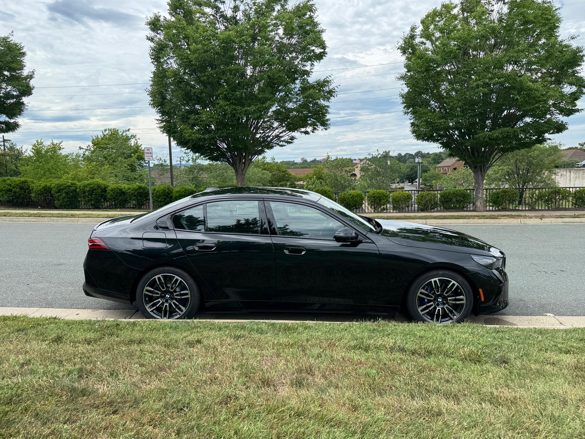 New 2027 BMW 550e xDrive w/ Executive Package AWD/4WD image 8