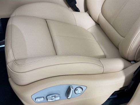 New 2026 Porsche Macan image 13