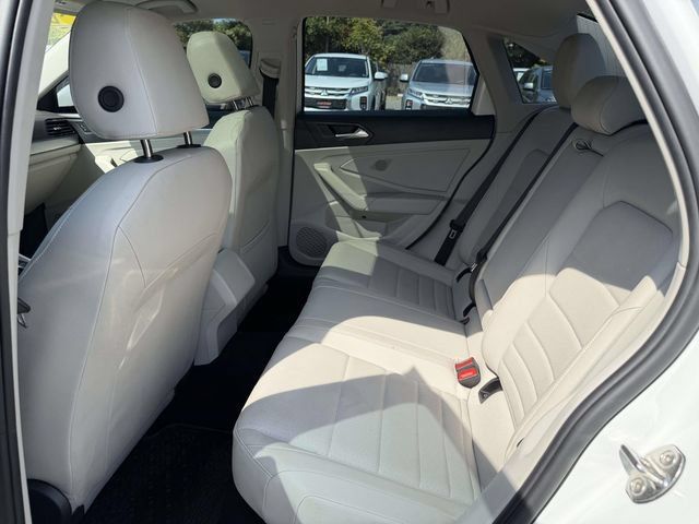 Used 2024 Volkswagen Jetta SE w/ Panoramic Sunroof Package FWD image 13