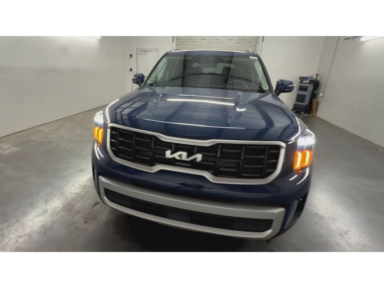 Used 2025 Kia Telluride S FWD image 3