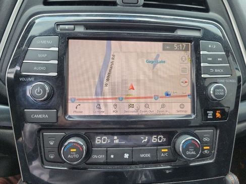 Used 2022 Nissan Maxima SR w/ Sport Mat Group FWD image 8