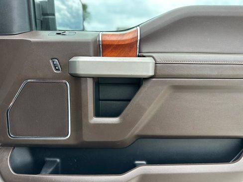 Used 2019 Ford F150 King Ranch w/ Equipment Group 601A Luxury AWD/4WD image 19