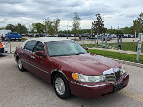 Used 1998 Lincoln Town Car Executive image 8