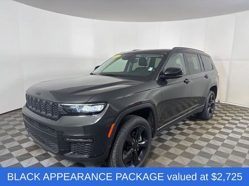 Used 2023 Jeep Grand Cherokee L Limited w/ Black Appearance Package AWD/4WD image 2