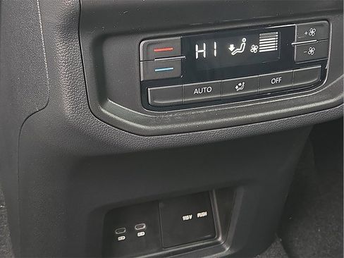 New 2026 Volkswagen Atlas SE image 11