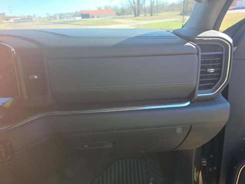 Used 2023 Chevrolet Silverado 1500 LT image 3