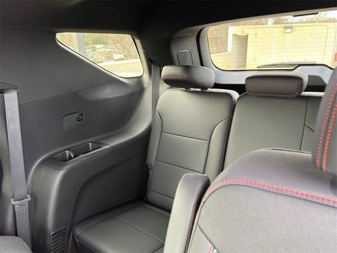 Used 2026 Chevrolet Traverse RS image 33