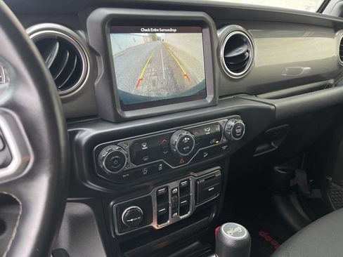 Used 2019 Jeep Wrangler Unlimited Sahara w/ Uconnect 4C Nav & Sound Group image 14