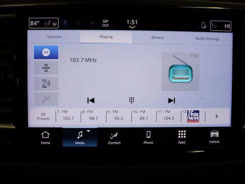 Used 2025 Chrysler Pacifica Select image 16