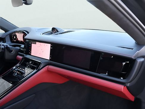 Certified 2025 Porsche Panamera GTS AWD/4WD image 10