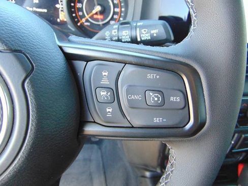 Used 2025 Jeep Wrangler Unlimited Rubicon image 17