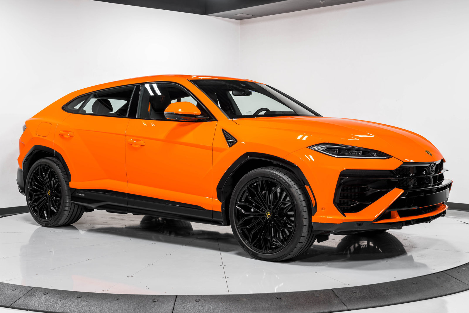 Used 2025 Lamborghini Urus SE AWD/4WD image 45