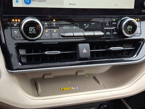 Used 2023 Toyota Highlander Platinum image 17