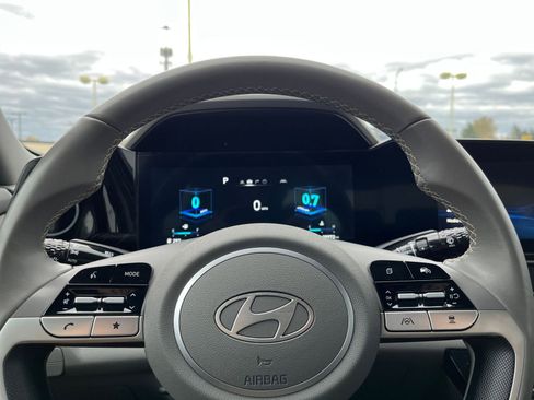 Used 2025 Hyundai Elantra SEL image 27