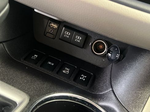 Used 2018 Toyota Highlander XLE AWD/4WD image 29