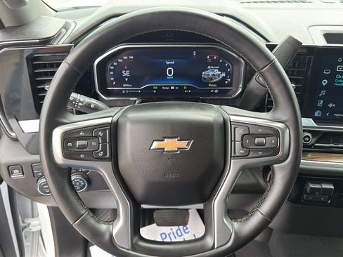 Used 2025 Chevrolet Silverado 2500 LT w/ Convenience Package AWD/4WD image 11