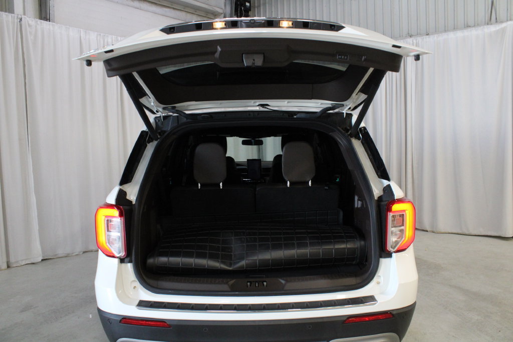 Used 2022 Ford Explorer King Ranch w/ Premium Technology Package RWD image 32