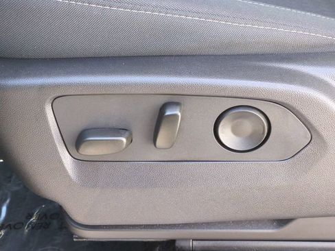 Used 2024 Chevrolet Silverado 1500 LT image 12