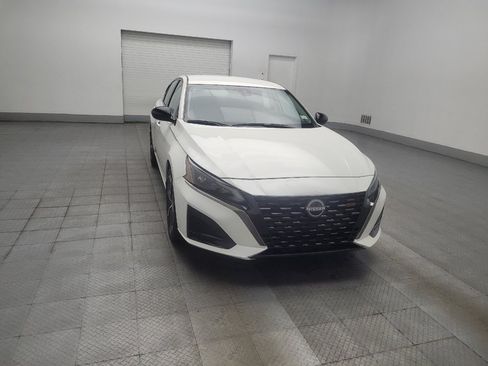 Used 2025 Nissan Altima 2.5 SR FWD image 13