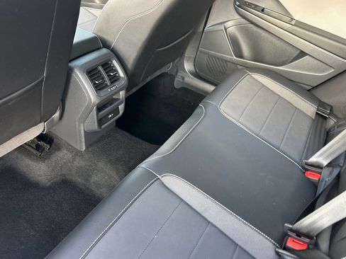 Used 2023 Volkswagen Taos SE w/ Panoramic Sunroof Package image 25