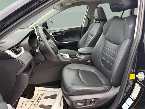 Used 2021 Toyota RAV4 XLE Premium AWD/4WD image 22