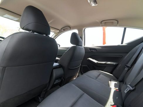 Used 2025 Nissan Altima 2.5 SV FWD image 14
