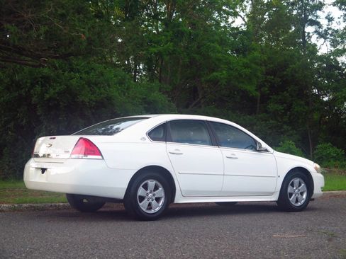 Used 2009 Chevrolet Impala LT FWD image 4