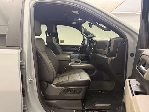 Used 2025 Chevrolet Silverado 2500 ZR2 w/ Technology Package AWD/4WD image 24