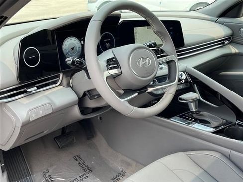 New 2024 Hyundai Elantra SEL w/ Convenience Package image 11