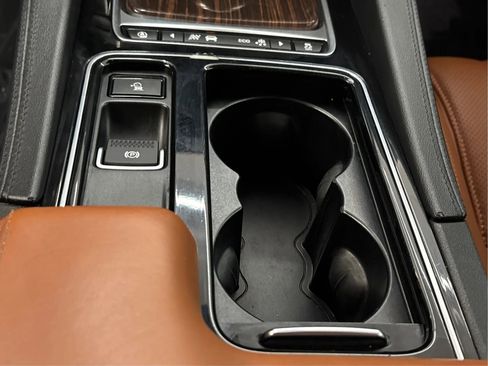 Used 2019 Jaguar F-PACE Portfolio AWD/4WD image 16