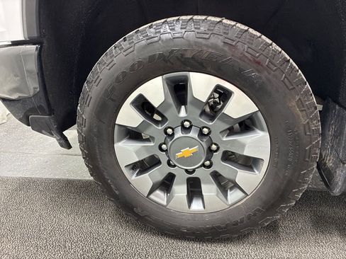 Used 2025 Chevrolet Silverado 2500 Custom w/ Custom Value Package image 9